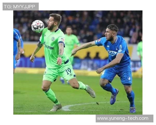 德甲焦点战，沙尔克04平莱比锡红牛，难分胜负难分高下