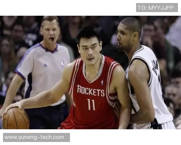 邓肯与姚明的巅峰对决:两位巨星在NBA赛场上的传奇交锋与历史意义 邓肯与姚明的巅峰对决:两位巨星在NBA赛场上的传奇交锋与历史意义